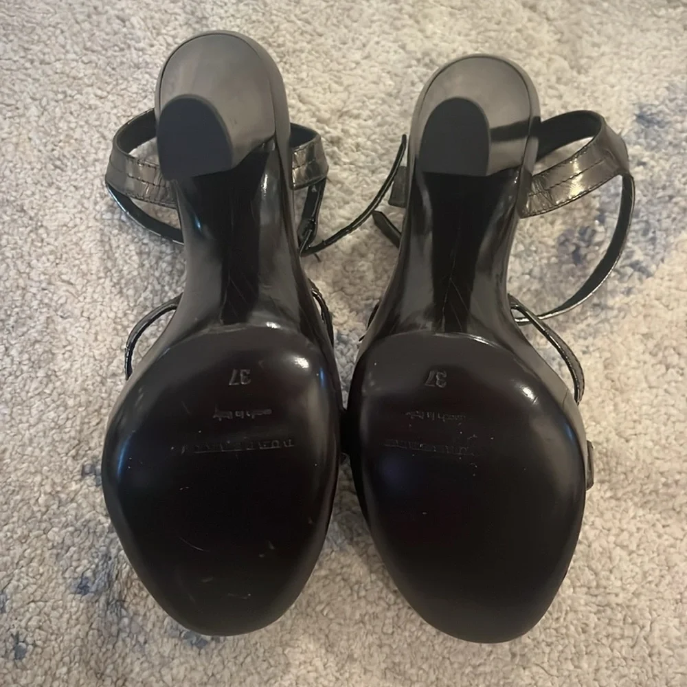 BURBERRY Leather Ankle Strap Sandals - Picture 2 of 5